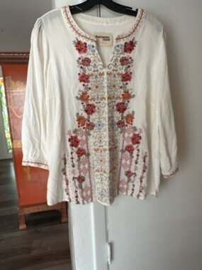 Savanna Jane Ivory Floral Embroidered V-Neck Boho Blouse